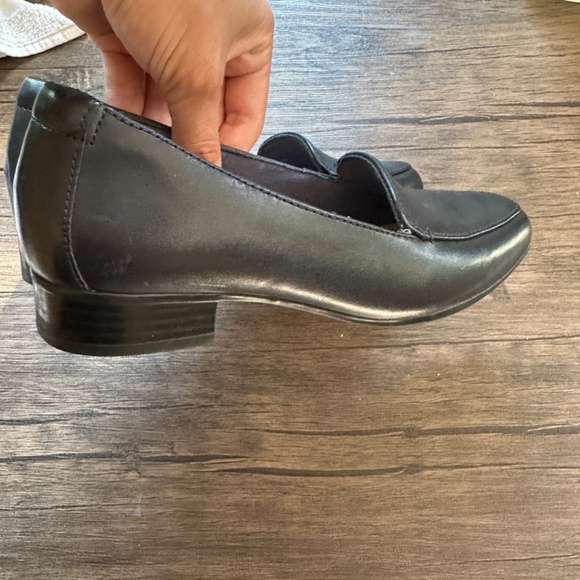 **CLARKS* Navy Round Toe Shoes Size 6 - Picture 5 of 8